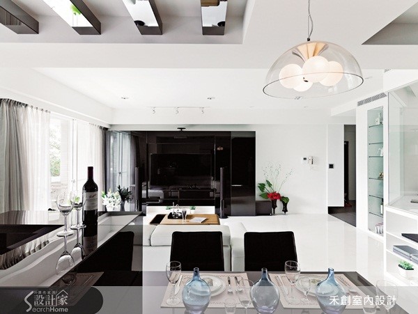 鄰近河堤，擁有充沛陽光綠意的住宅空間，是父母送給兒